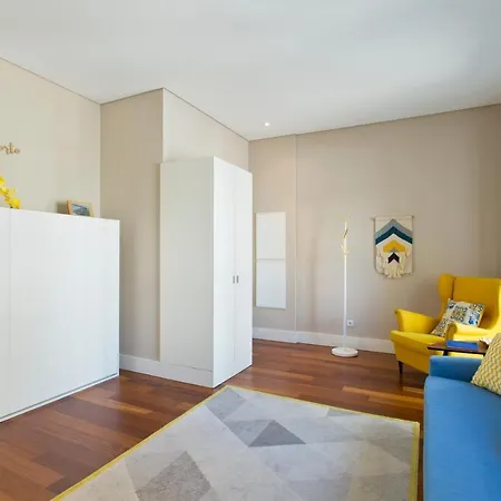 Cardosas Square By Hosts *