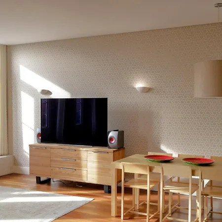 Cardosas Square By Hosts *