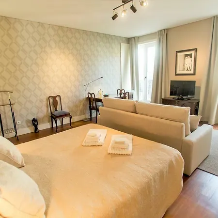 Cardosas Square By Hosts *