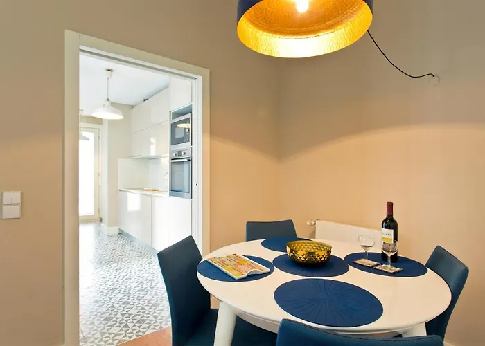 Cardosas Square By Hosts Apartmán *