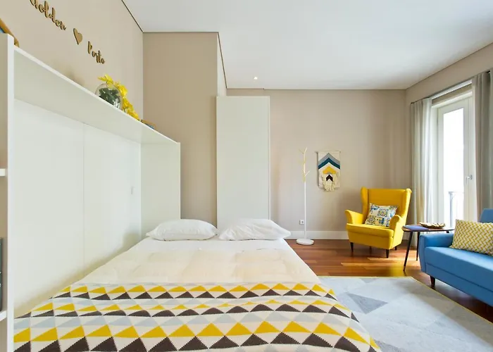 Apartment Cardosas Square By Hosts