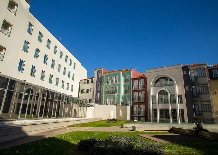 Cardosas Square By Hosts