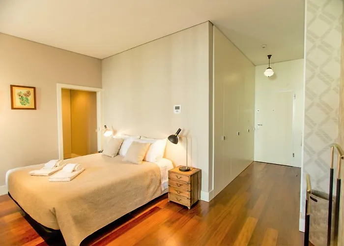 Cardosas Square By Hosts *