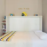 Cardosas Square By Hosts Apartmán