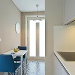 Apartman Cardosas Square By Hosts *