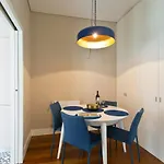 Cardosas Square By Hosts Apartman
