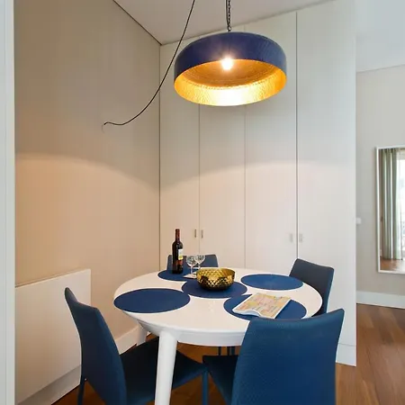 Apartman Cardosas Square By Hosts *