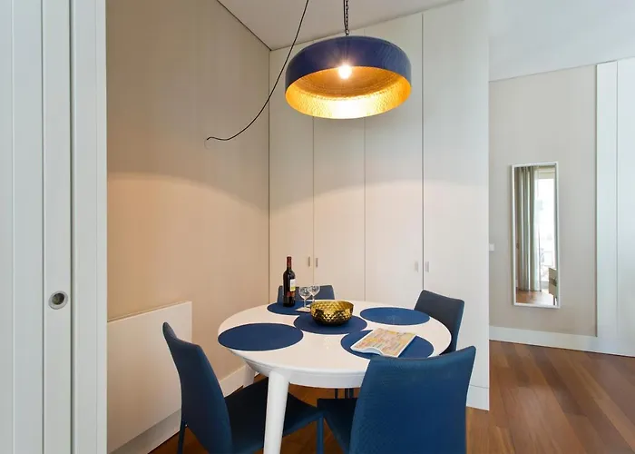 Apartman Cardosas Square By Hosts *