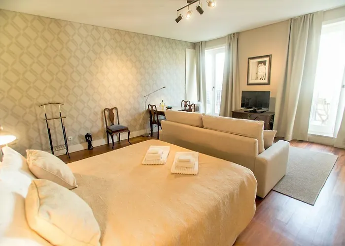 Cardosas Square By Hosts *